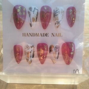 Handmade Pink & White Floral Press-On Nails with Gold Accents